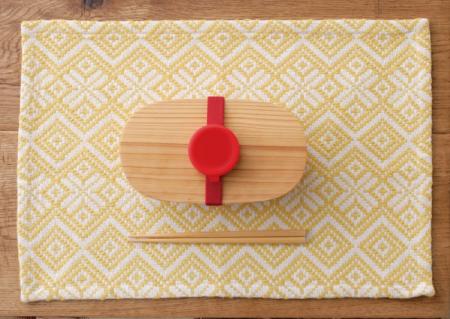 お弁当バンドに取り付けて調味料を持ち運べる、『クリ