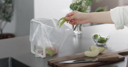 生ゴミを捨てやすく、使わない時はコンパクト「ポリ袋
