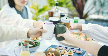 タンブラーとしても使える缶クーラーが新発売。