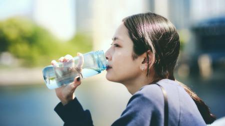 軽快に飲んで持ち歩きできる、なめらかな口当たりのウ