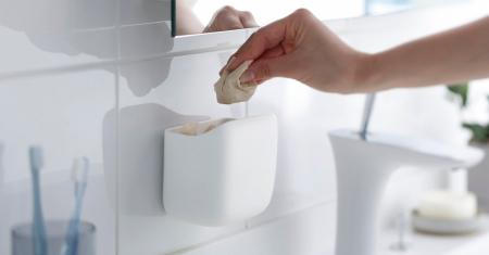 吸盤で浮かせて設置、細かいゴミが捨てやすいコンパク