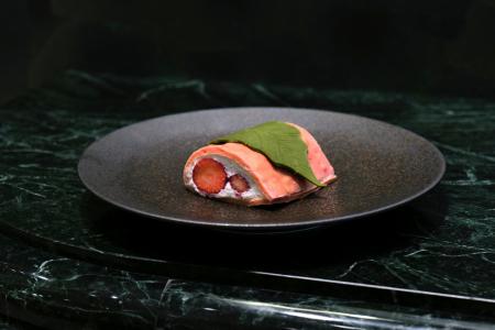 バーニーズカフェにて「斜めの茶会」を開催。春に桜が