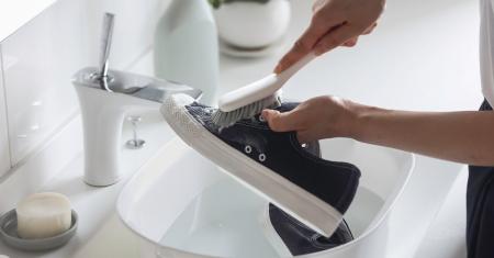 洗い心地にこだわった「シューズブラシ」が新発売