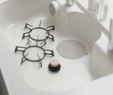 キッチンシンクで簡単につけ置き洗いができる止水キャ