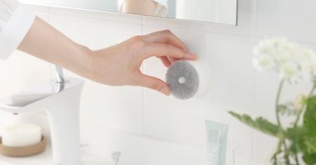 洗面周りの好きな位置に取り付けられて、さっと掃除が