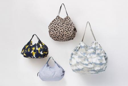 一気にたためる「Shupatto コンパクトバッグ」に新色