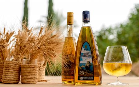 スペイン・イビサ島伝統のハーブ酒「イエバス」が「ス