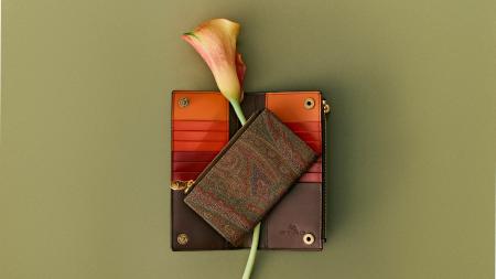 【エトロ】最強開運日に新作スモールレザーグッズ