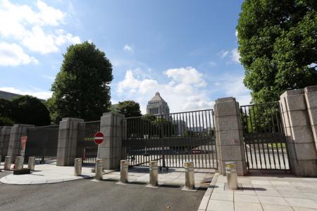 異例の週末国会は「幻」に。与党提案取り下げが映...