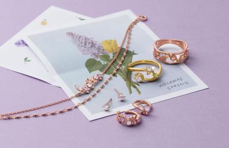 風が運ぶ春のきらめき、花ひらく季節に、想いを重ねて