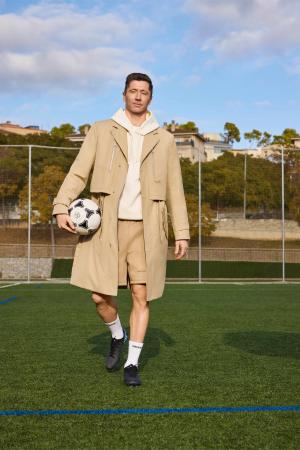 マッカージュ、ロベルト・レヴァンドフスキを起用した