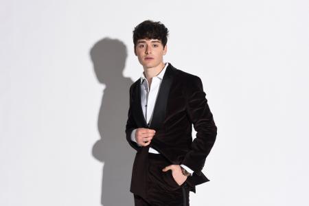 【ウブロ】ノア・シュナップ、GLAADメディア賞でウブ