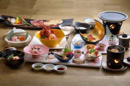 【札幌・定山渓温泉　章月グランドホテル】春の金の月