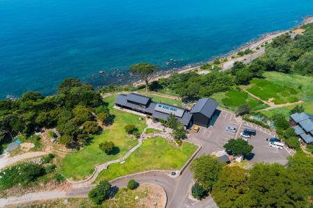 海洋プラスチックがアートに。福井「waku terrace」が