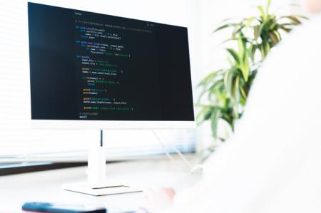 人手不足続くソフトウェア業、倒産件数が昨年に並び過