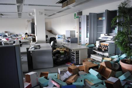 従業員を守る「耐震制震バー」など オフィス防災提供 従業員を守る「耐震制震バー」など オフィス防災提供