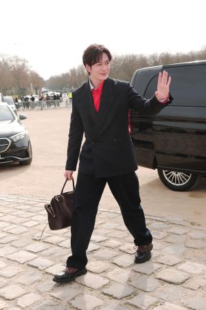 岡田将生がロエベ 2026秋冬ショーに来場