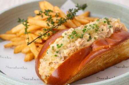 店舗限定メニューにくわえノベルティ付きコースutf-8