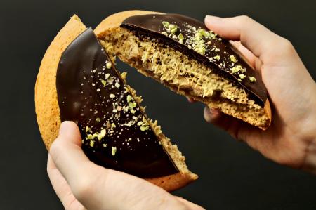 【大好評で復刻販売！】ドバイチョコの“ザクザク食感”