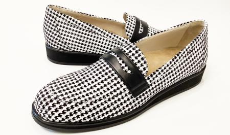 2026年春夏の新作、スニーカーローファーをリリutf-8