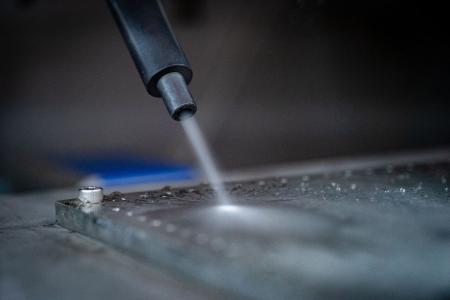 当社社員と福岡県工業技術センター職員が第10回ものづ 当社社員と福岡県工業技術センター職員が第10回ものづ