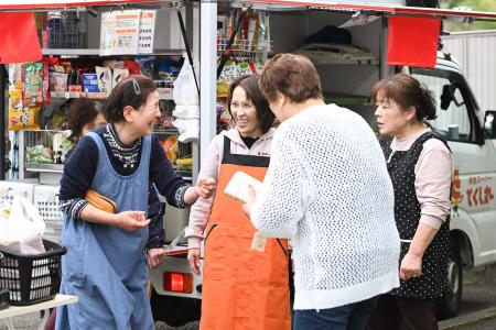 地域の買い物支援＋見守り活動を行う移動スーパー「と