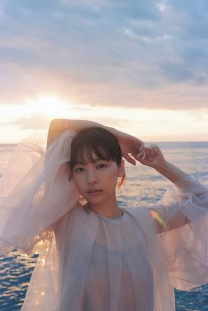 俳優 鳴海唯の季刊ZINE 『Magic hour』シリーズ 第2号