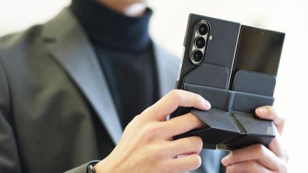 “折りたたみスマホ(Fold)”に最適設計。iPhoneやiPadで