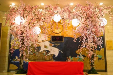 メインロビーに枝垂れ桜のフォトスポットが登場！春限