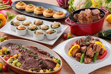 神戸のホテルで“サーロインステーキ”や“骨付きスペア 神戸のホテルで“サーロインステーキ”や“骨付きスペア