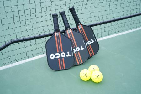 靭公園テニスコートで「ピックルボール」でのレンタル