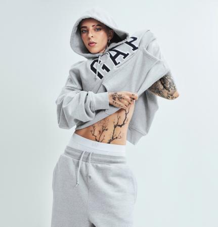 Gap、Young Mikoとのコラボレーションを通じた SPRING