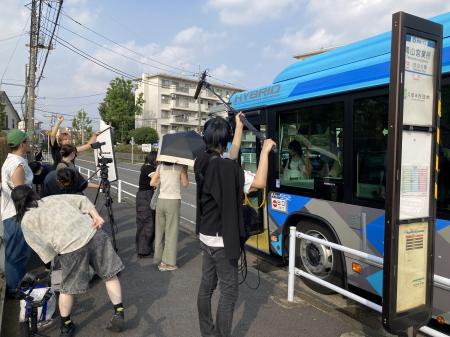 学生の手で描く「でかける ほほえむ 人をつむぐutf-8 学生の手で描く「でかける ほほえむ 人をつむぐutf-8