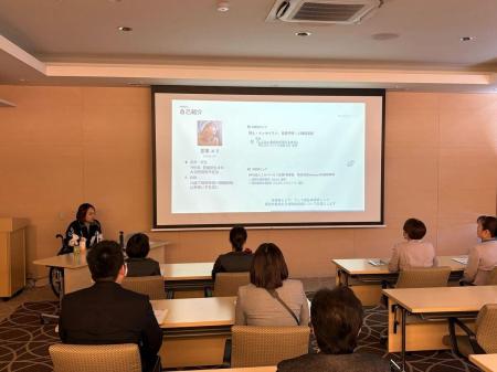 車いすは「靴」と同じ――当事者講師が空港スタッフに語