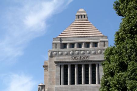 政府、半導体・蓄電池に巨額補助金。重要鉱物確保...