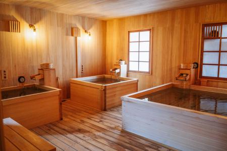 温冷浴のできる檜風呂「川の湯」と山椒の塩アイスを販