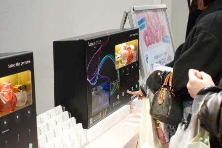 【900名以上が体験】香水スプレー自動販売機「PERFUMA