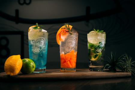 【期間限定】宿泊しなくても楽しめる8HOTELのプールサ