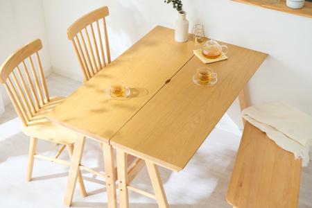 1台でデスクにも食卓にも。奥行き40cmのスリム天然木 1台でデスクにも食卓にも。奥行き40cmのスリム天然木