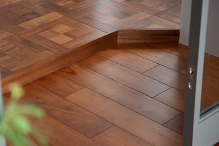 憧れのヴィンテージ・チークを現代に再現。往年のミャ 憧れのヴィンテージ・チークを現代に再現。往年のミャ