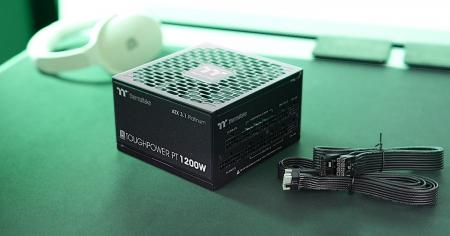 奥行き140mmで1000W級の大容量を実現した電源ユニット