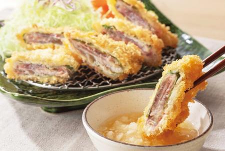 昨年70万食突破!春人気No.1「鰹の梅はさみ揚げ」今年 昨年70万食突破!春人気No.1「鰹の梅はさみ揚げ」今年