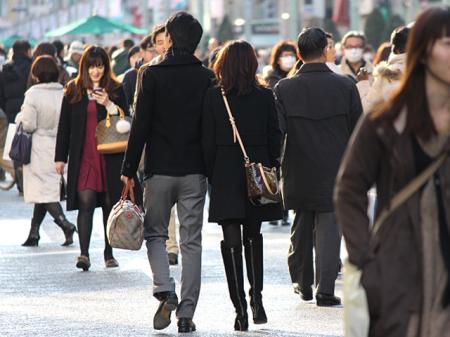 「2馬力」でも46％が家計に苦心。キャッシュレス4...