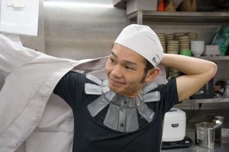 首元から肩まで広範囲を冷却!ユニフォームの下に着用 首元から肩まで広範囲を冷却!ユニフォームの下に着用