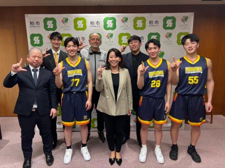 全国大会出場報告に柏市長を表敬訪問しました 全国大会出場報告に柏市長を表敬訪問しました