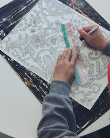 デザイナーの手描きから始まる服。レディースブランド