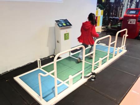 “反復横跳び”をアナログからデジタルへ。体育の定番を