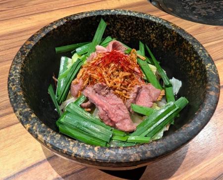 【新メニュー登場】【肉盛りランチ】創業１２５年の老