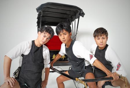 羽田空港に人力車！？羽田エアポートガーデン内を巡る