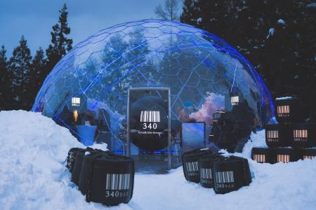 340年の酒蔵が、白馬に挑む雪原のスノードームで日本